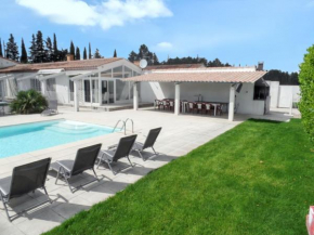 Villa spacieuse et élégante à Meynes avec piscine privée